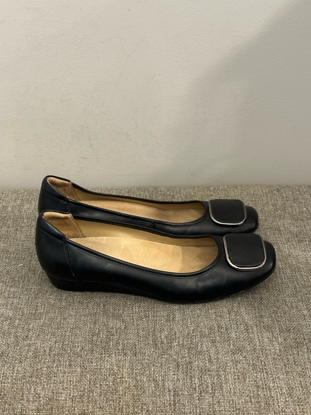 Naturalizer Black Low Wedge Loafers Size 9.5